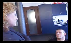 Franci mamma porcella scopa con il figlio 
