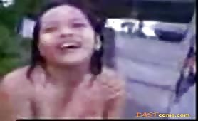 Ragazza rurale indonesiana nuda