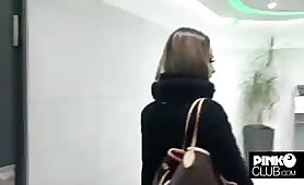 Martina Smerladi e il cazzone nero al centro commercialie