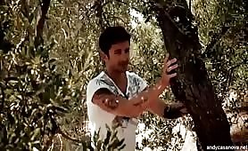 Valeria Curtis sesso con il guardone nel bosco