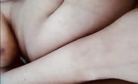 La mia ragazza latina gioca con la sua figa