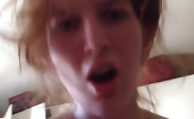 Cougar bionda cavalca un cazzo - Primo piano POV
