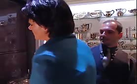 Joy Karin`s cougar porca abusata da giovanotto