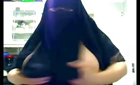 araba tettona grassa in cam