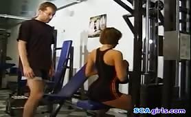 Orgia con ragazza svedese bona in palestra