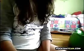 Ragazza dalla fregna pelosa in cam