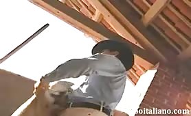 La bionda bombata dal cowboy